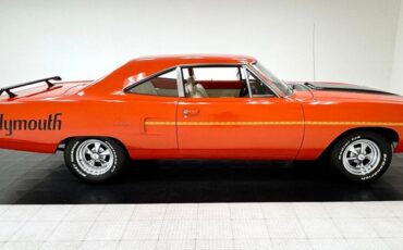 Plymouth-Road-runner-1970-TorRed-White-5