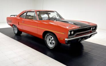 Plymouth-Road-runner-1970-TorRed-White-6