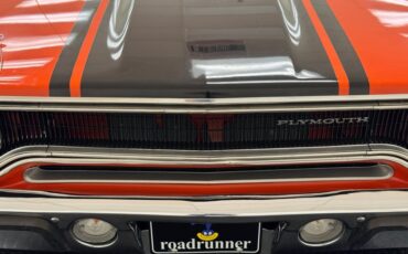Plymouth-Road-runner-1970-TorRed-White-8