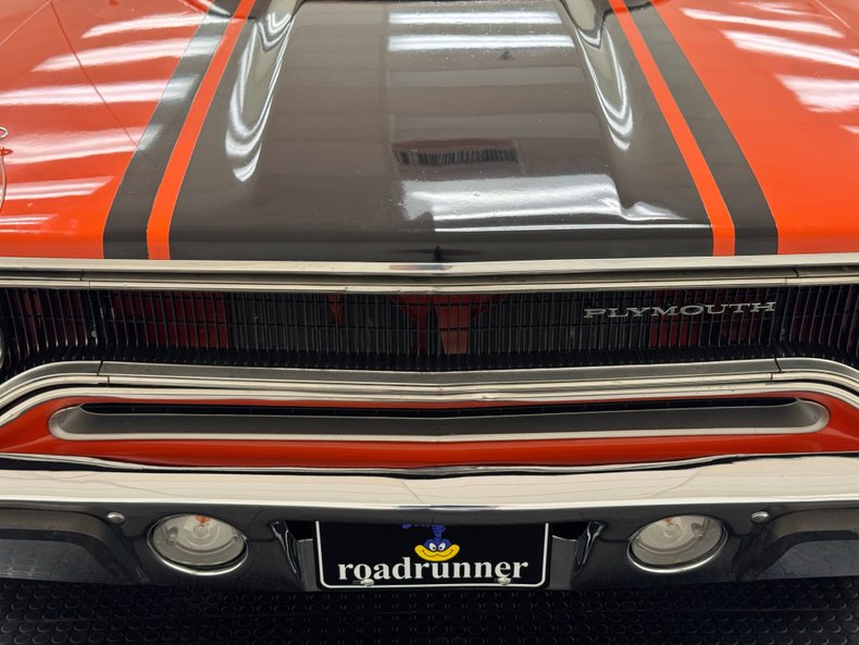 Plymouth-Road-runner-1970-TorRed-White-8