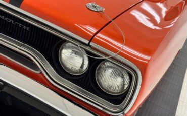 Plymouth-Road-runner-1970-TorRed-White-9