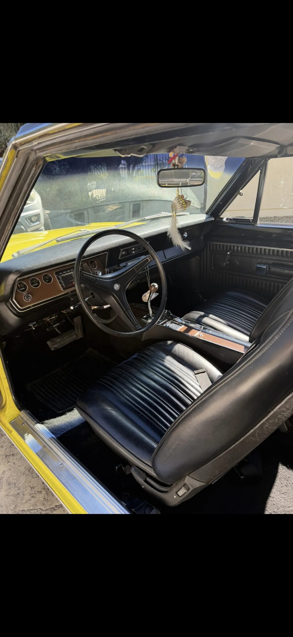 Plymouth-Scamp-1971-Canary-Yellow-Black-1