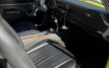 Plymouth-Scamp-1971-Canary-Yellow-Black-2