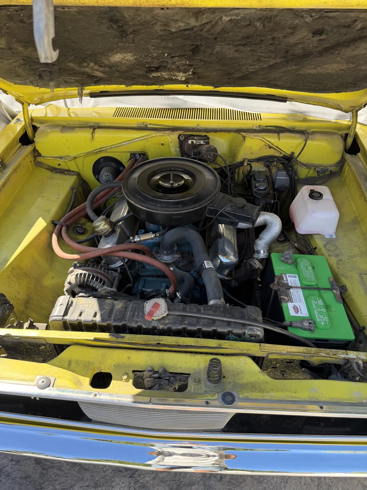 Plymouth-Scamp-1971-Canary-Yellow-Black-3