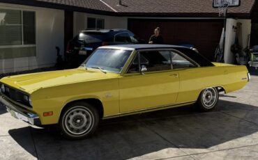 Plymouth-Scamp-1971-Canary-Yellow-Black-4