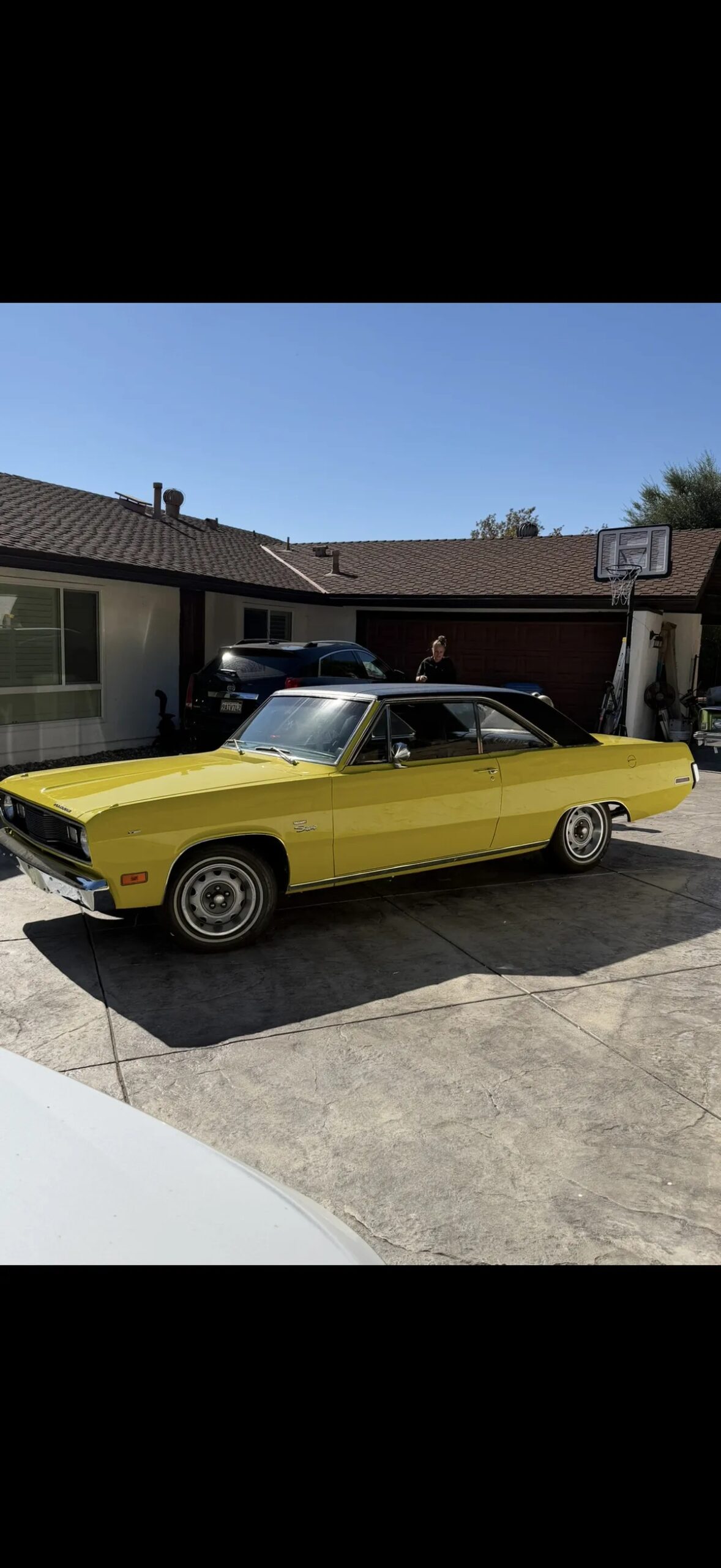 Plymouth-Scamp-1971-Canary-Yellow-Black-4