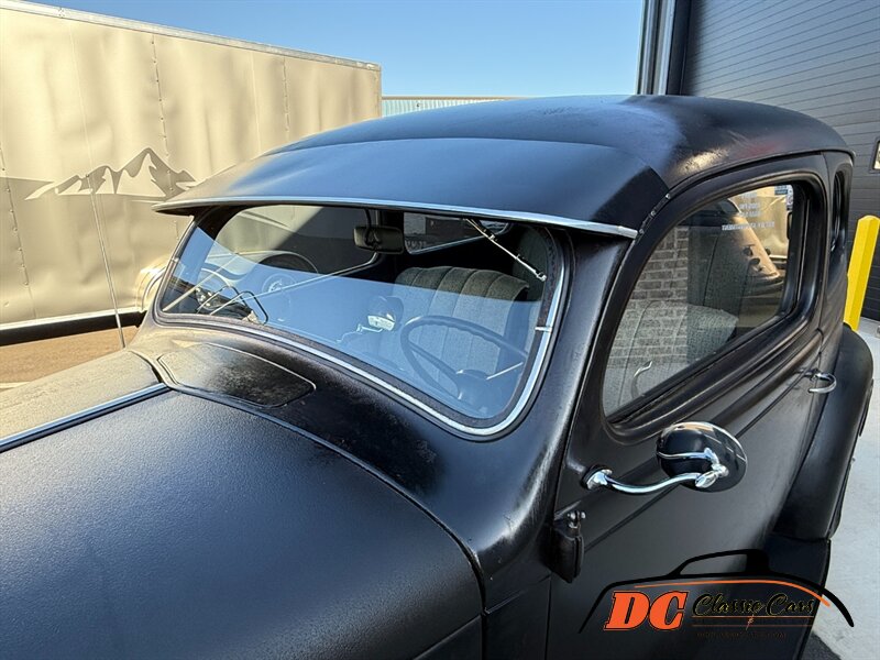 Plymouth-Sedan-1936-Black-Black-19