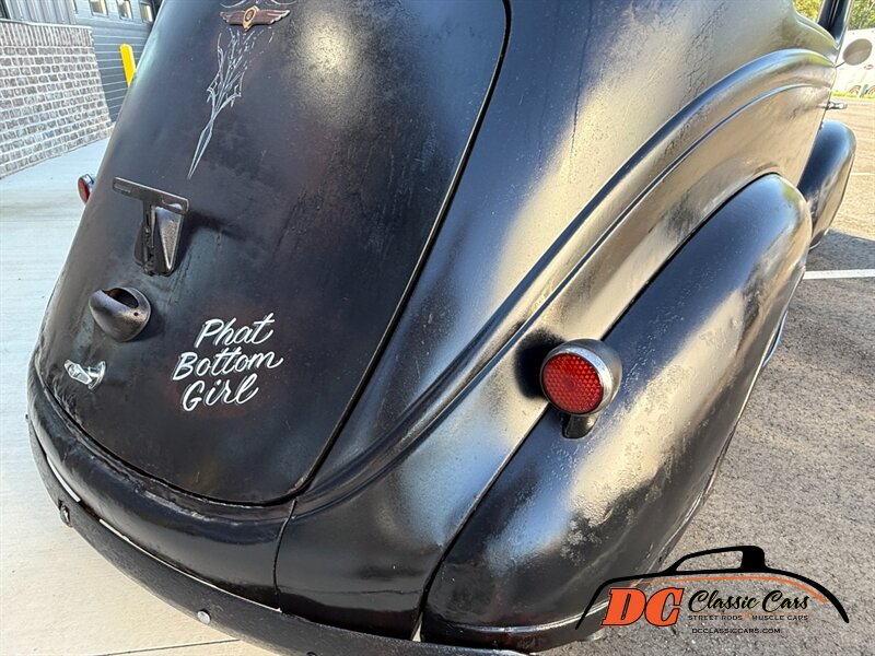 Plymouth-Sedan-1936-Black-Black-23