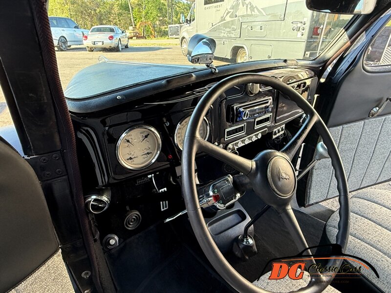 Plymouth-Sedan-1936-Black-Black-26