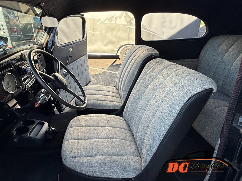 Plymouth-Sedan-1936-Black-Black-33