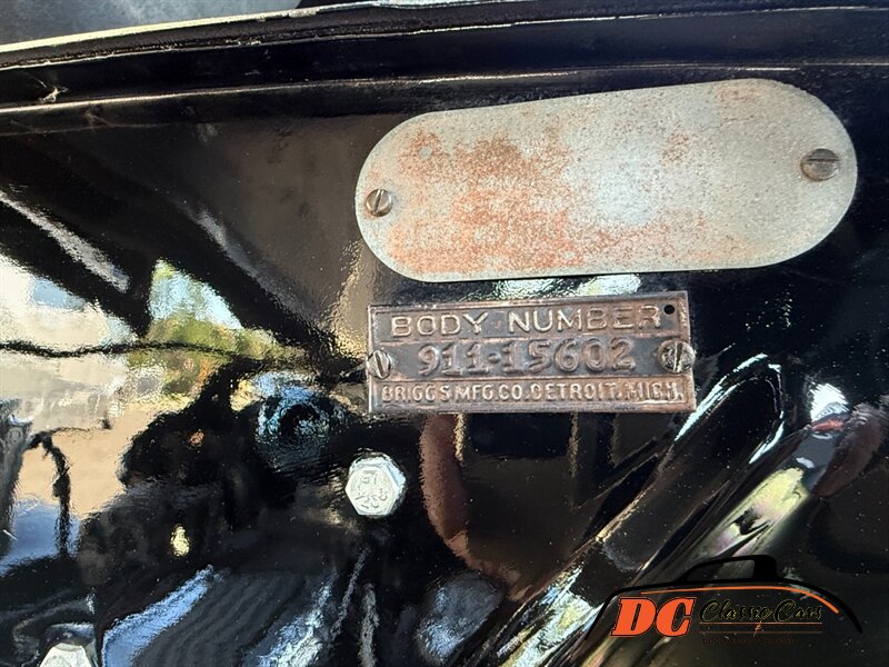 Plymouth-Sedan-1936-Black-Black-41