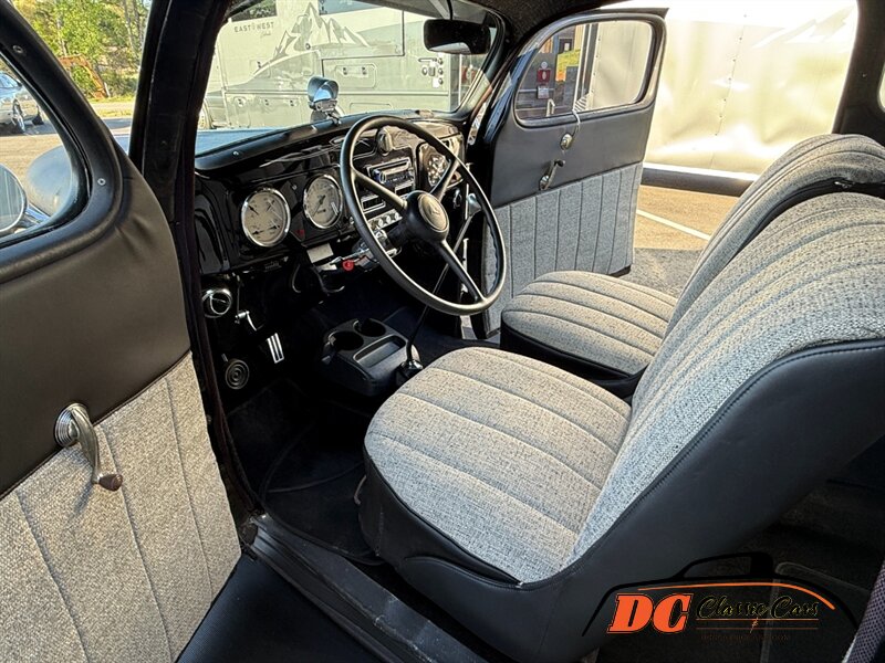 Plymouth-Sedan-1936-Black-Black