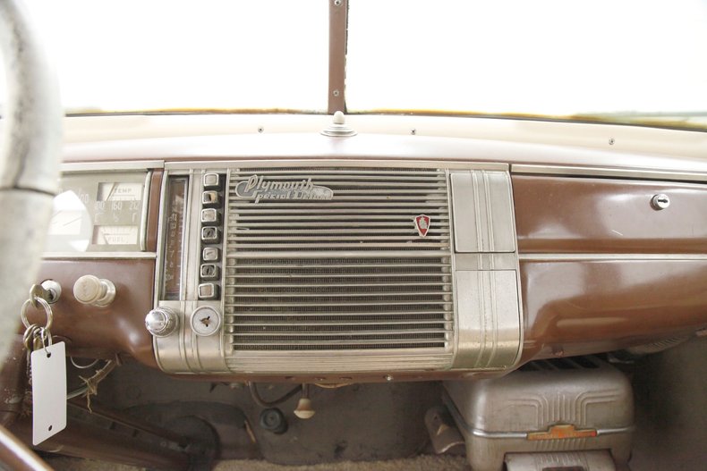 Plymouth-Special-deluxe-1941-Red-Beige-29