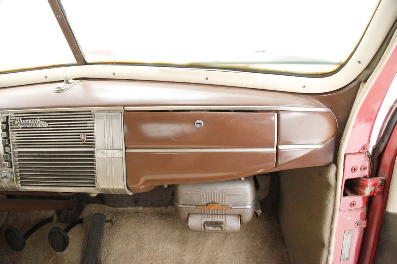 Plymouth-Special-deluxe-1941-Red-Beige-30