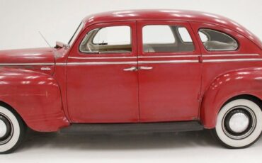 Plymouth-Special-deluxe-1941-Red-Beige