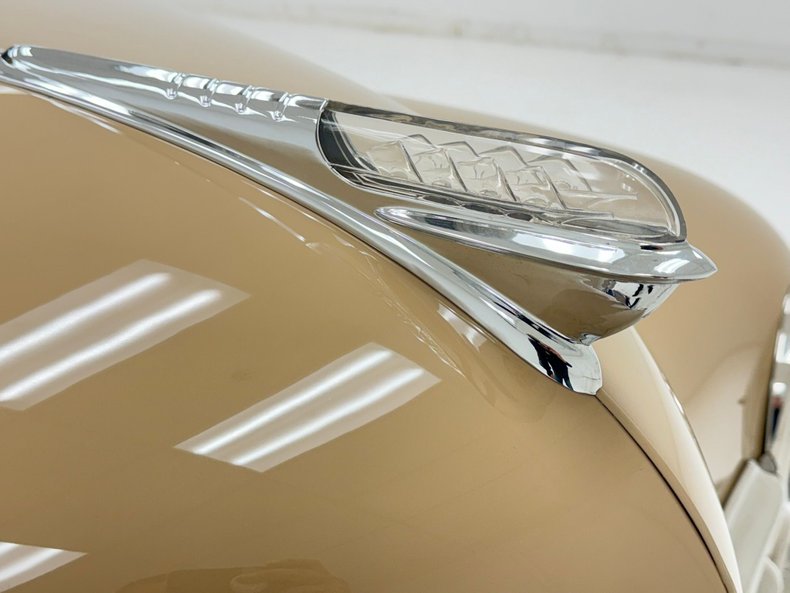 Plymouth-Special-deluxe-1947-Battalion-Beige-Saddle-14