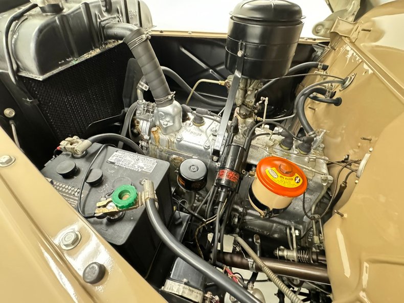 Plymouth-Special-deluxe-1947-Battalion-Beige-Saddle-19