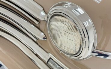 Plymouth-Special-deluxe-1947-Battalion-Beige-Saddle-2