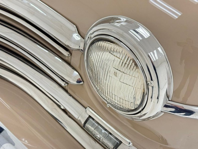 Plymouth-Special-deluxe-1947-Battalion-Beige-Saddle-2