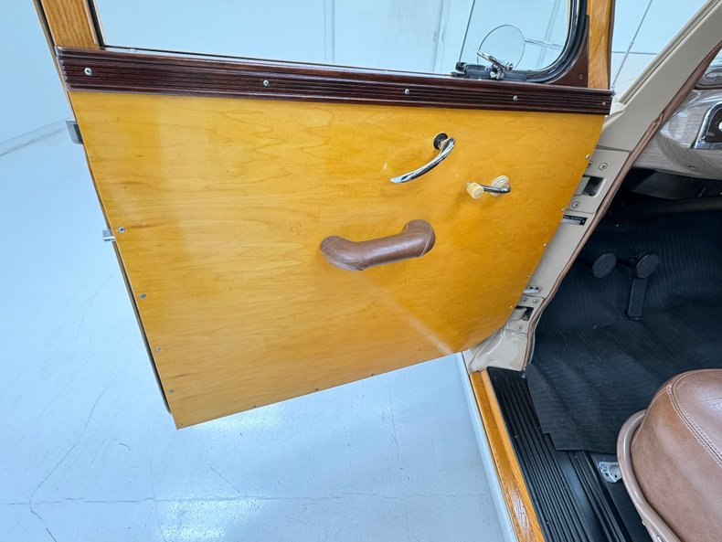 Plymouth-Special-deluxe-1947-Battalion-Beige-Saddle-20