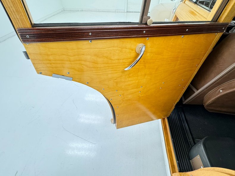 Plymouth-Special-deluxe-1947-Battalion-Beige-Saddle-21