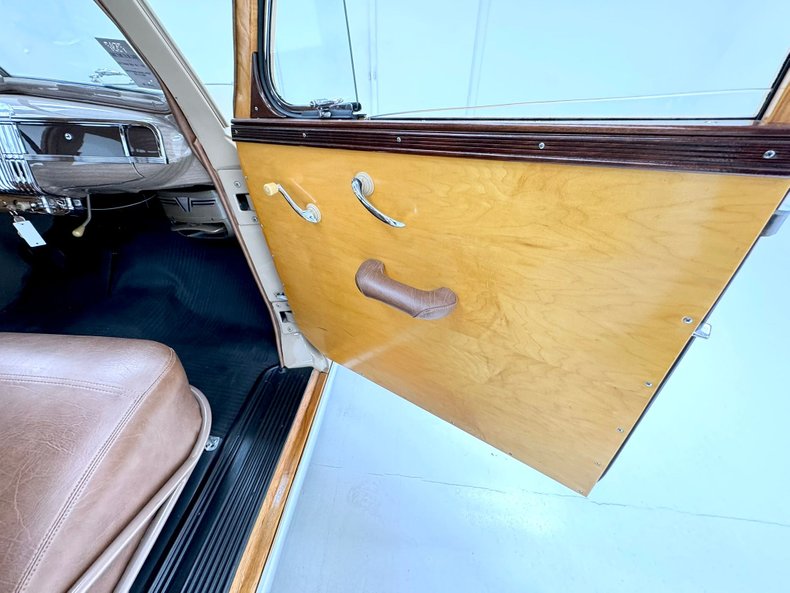 Plymouth-Special-deluxe-1947-Battalion-Beige-Saddle-22