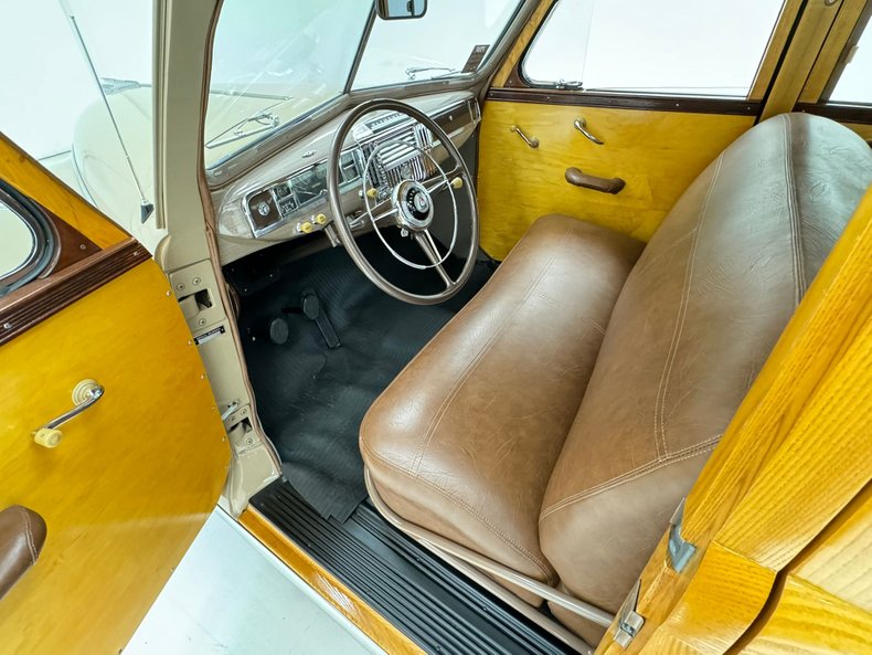 Plymouth-Special-deluxe-1947-Battalion-Beige-Saddle-24