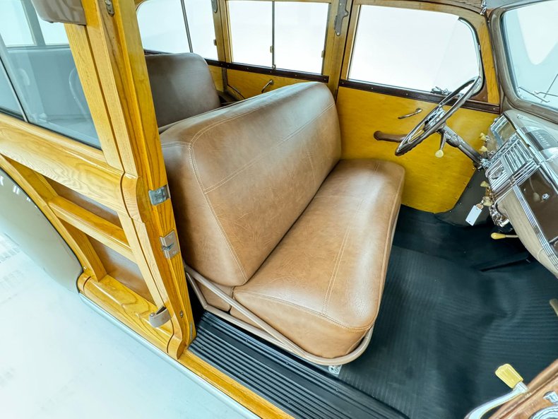 Plymouth-Special-deluxe-1947-Battalion-Beige-Saddle-28