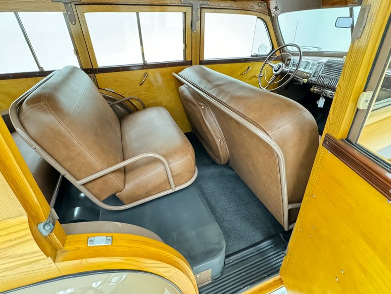 Plymouth-Special-deluxe-1947-Battalion-Beige-Saddle-30