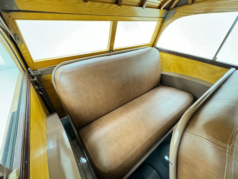 Plymouth-Special-deluxe-1947-Battalion-Beige-Saddle-31