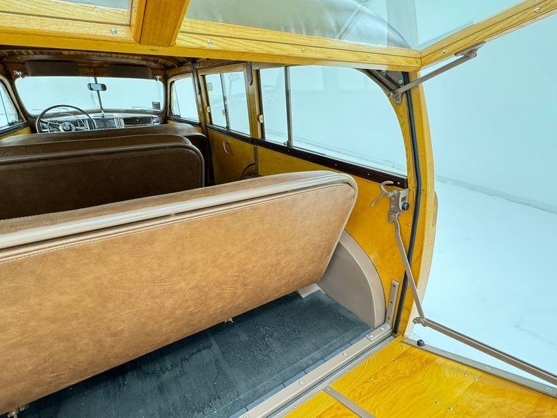 Plymouth-Special-deluxe-1947-Battalion-Beige-Saddle-32