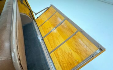 Plymouth-Special-deluxe-1947-Battalion-Beige-Saddle-33