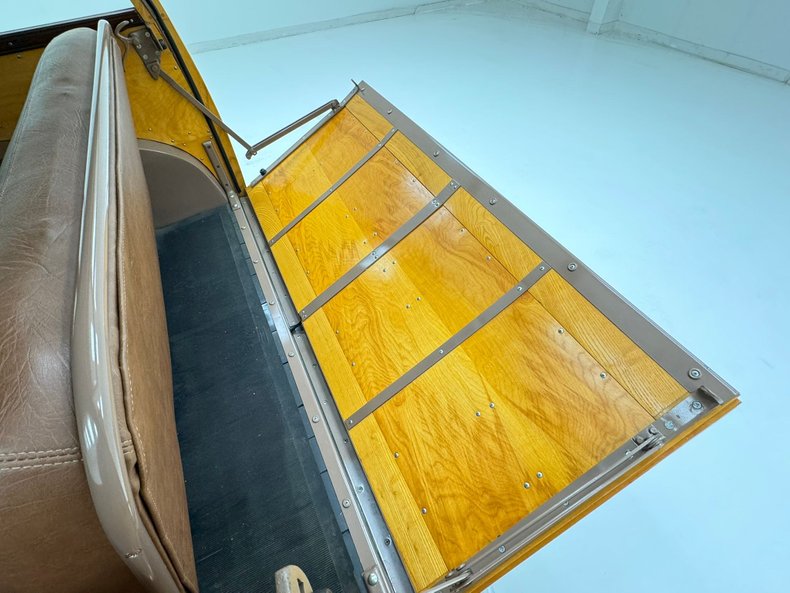 Plymouth-Special-deluxe-1947-Battalion-Beige-Saddle-33