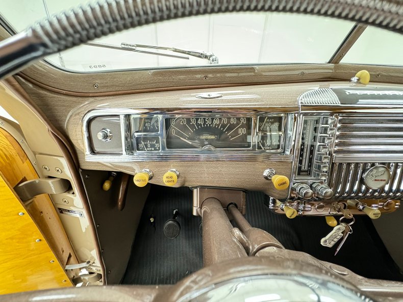 Plymouth-Special-deluxe-1947-Battalion-Beige-Saddle-34