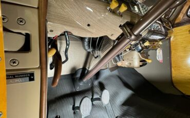 Plymouth-Special-deluxe-1947-Battalion-Beige-Saddle-35