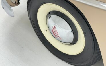 Plymouth-Special-deluxe-1947-Battalion-Beige-Saddle-38