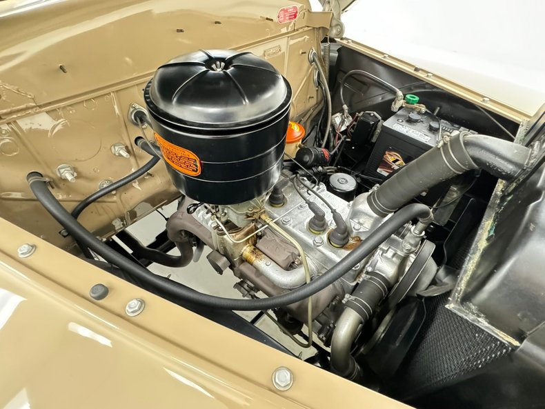 Plymouth-Special-deluxe-1947-Battalion-Beige-Saddle-4