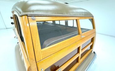 Plymouth-Special-deluxe-1947-Battalion-Beige-Saddle-40