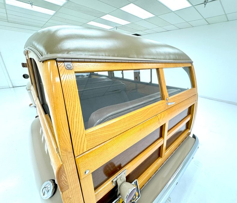 Plymouth-Special-deluxe-1947-Battalion-Beige-Saddle-40