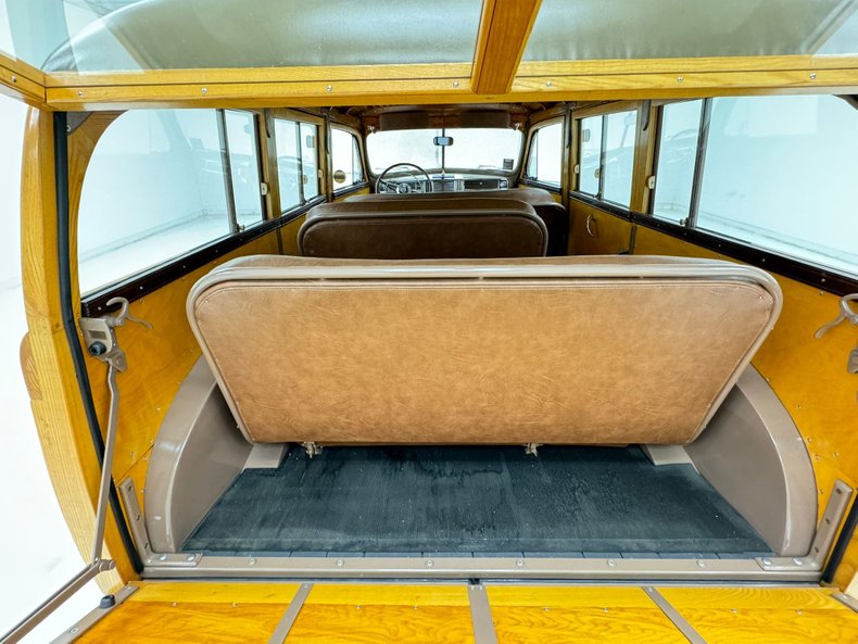 Plymouth-Special-deluxe-1947-Battalion-Beige-Saddle-42