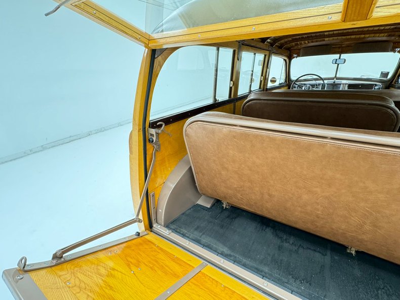 Plymouth-Special-deluxe-1947-Battalion-Beige-Saddle-43