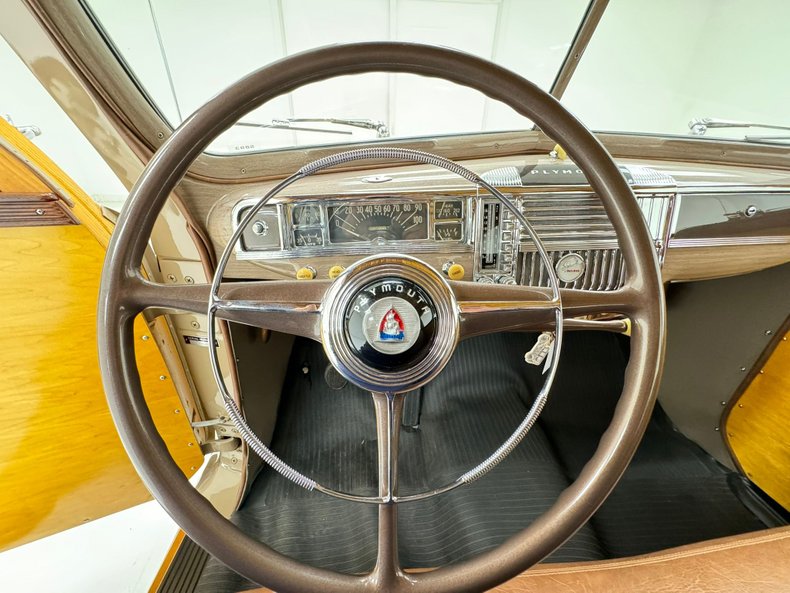 Plymouth-Special-deluxe-1947-Battalion-Beige-Saddle-5