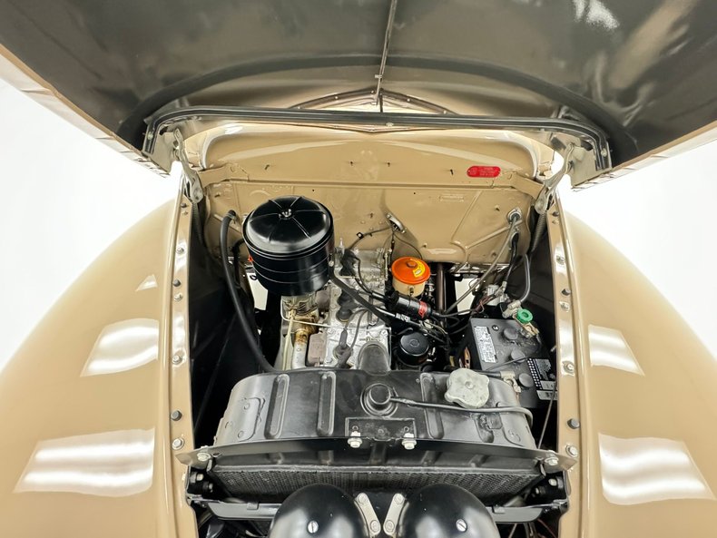 Plymouth-Special-deluxe-1947-Battalion-Beige-Saddle-6