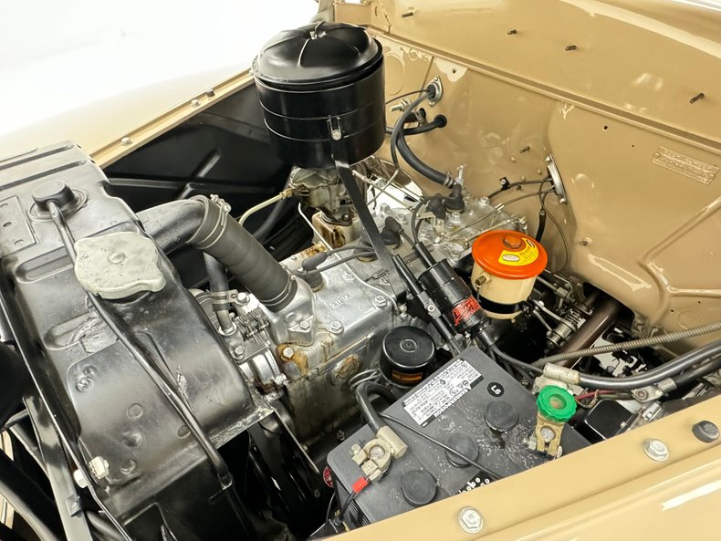 Plymouth-Special-deluxe-1947-Battalion-Beige-Saddle-7