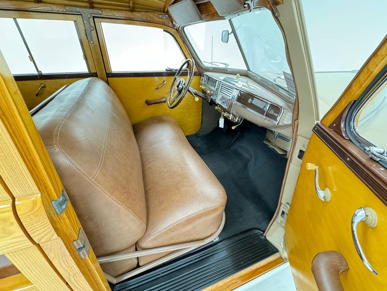 Plymouth-Special-deluxe-1947-Battalion-Beige-Saddle-8