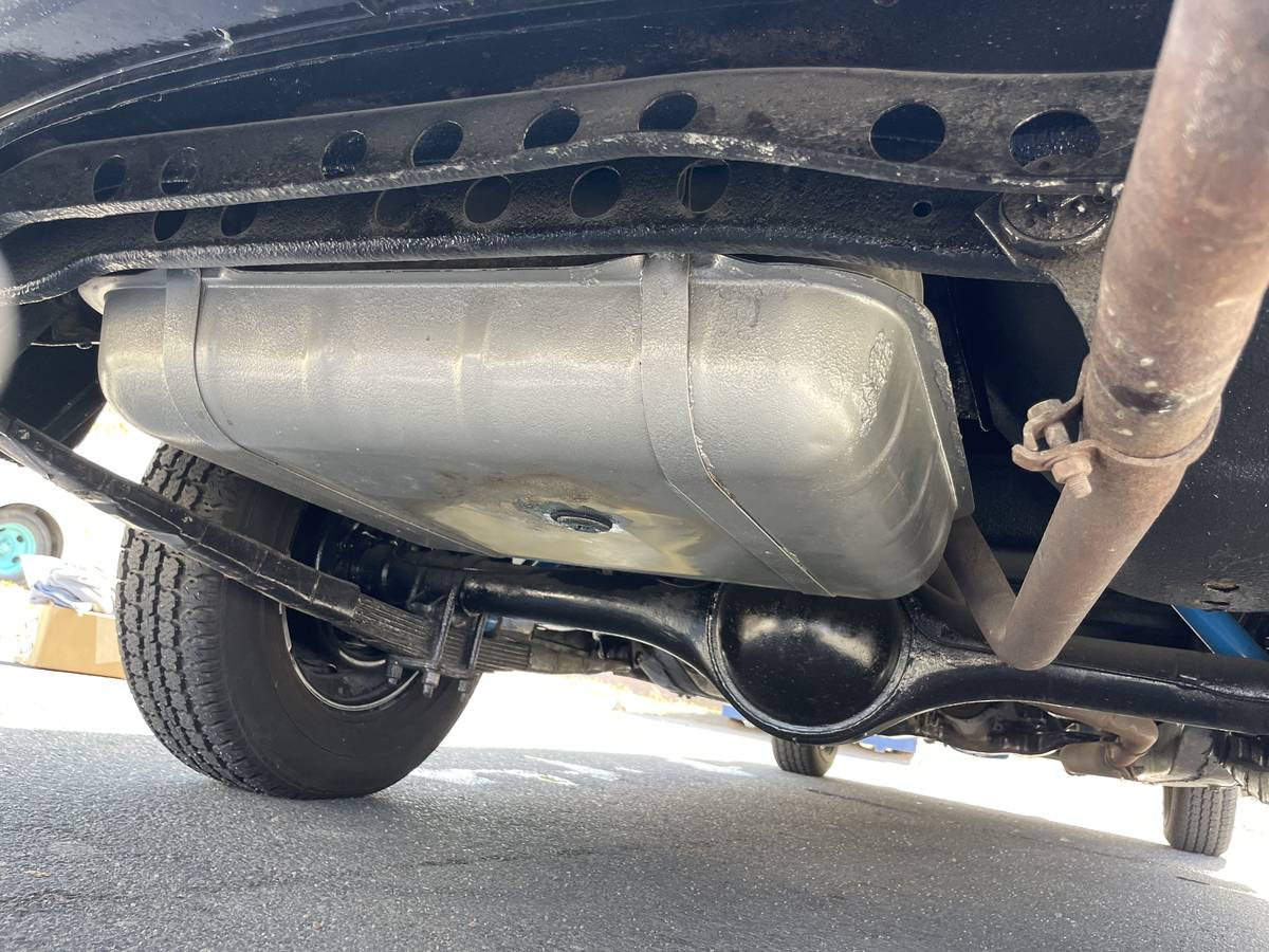 Plymouth-deluxe-special-1949-black-10