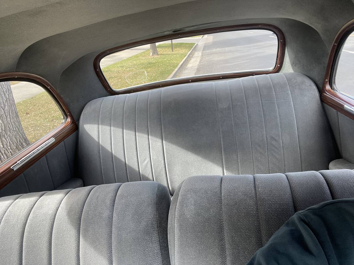 Plymouth-deluxe-special-1949-black-13