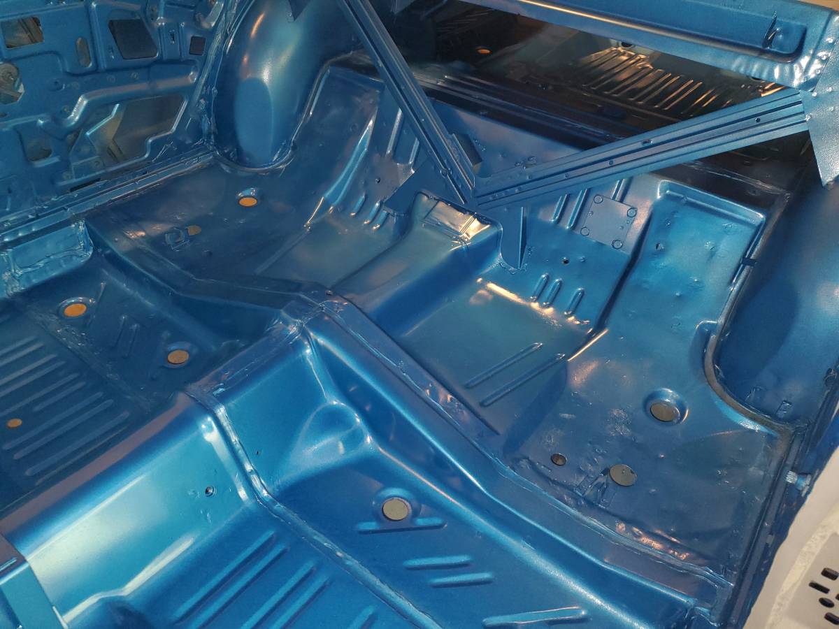 Plymouth-roadrunner-1970-blue-7