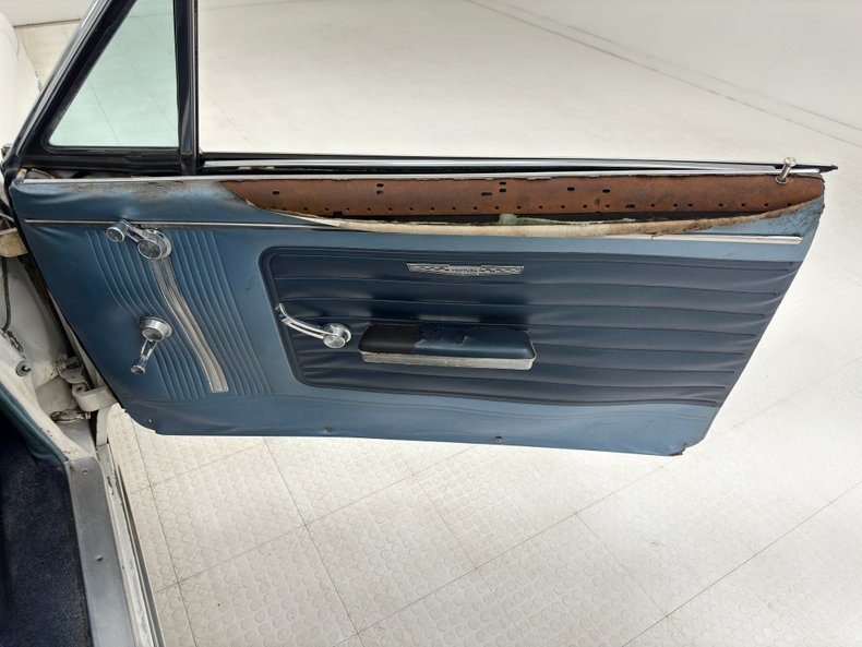 Pontiac-Catalina-1964-Cameo-Ivory-Dark-Blue-34