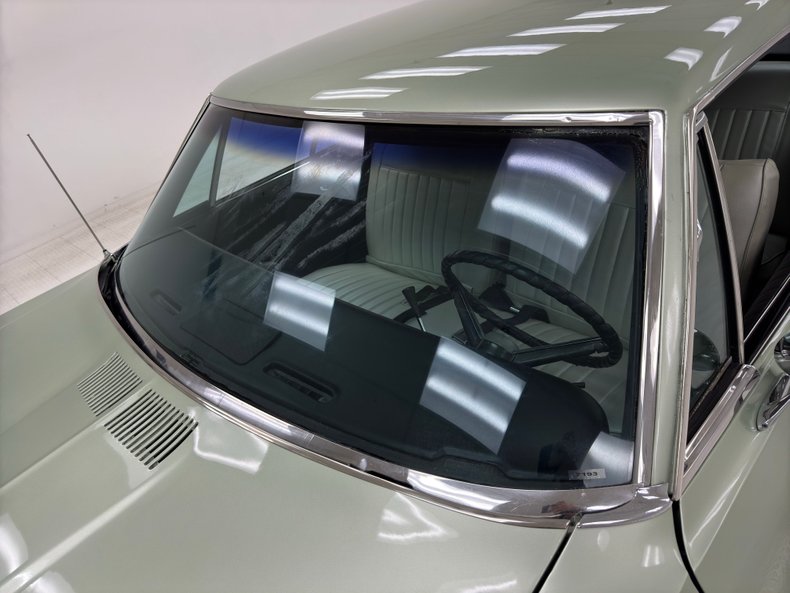 Pontiac-Executive-1968-Springmist-Green-White-13